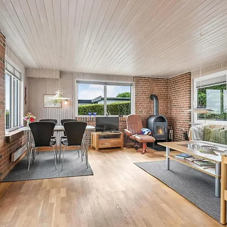 Velholdt Med Smuk Udsigt Sj35 Feriehus *